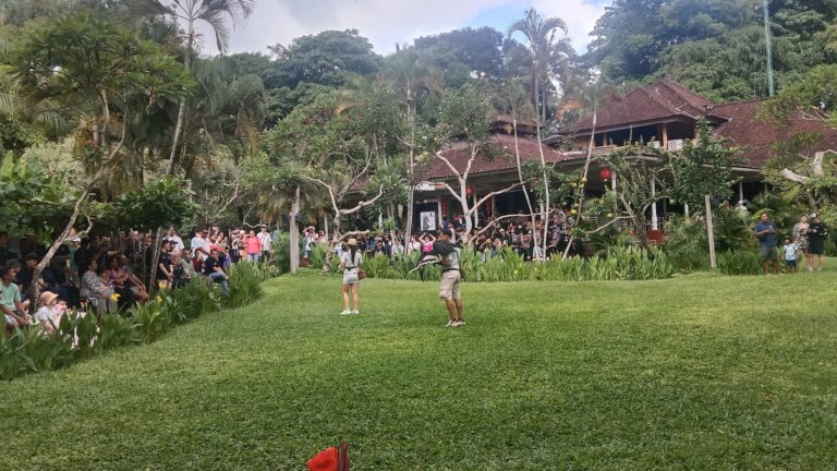 Mahasiswa STIEPAR API Yogyakarta Belajar Manajemen Ekowisata di Bali Bird Park